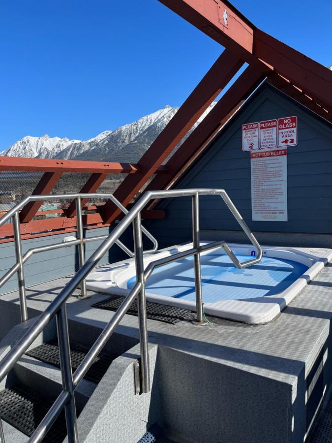 Wanna Get Away This Summer And Fall At The Crossing Canmore Exterior foto